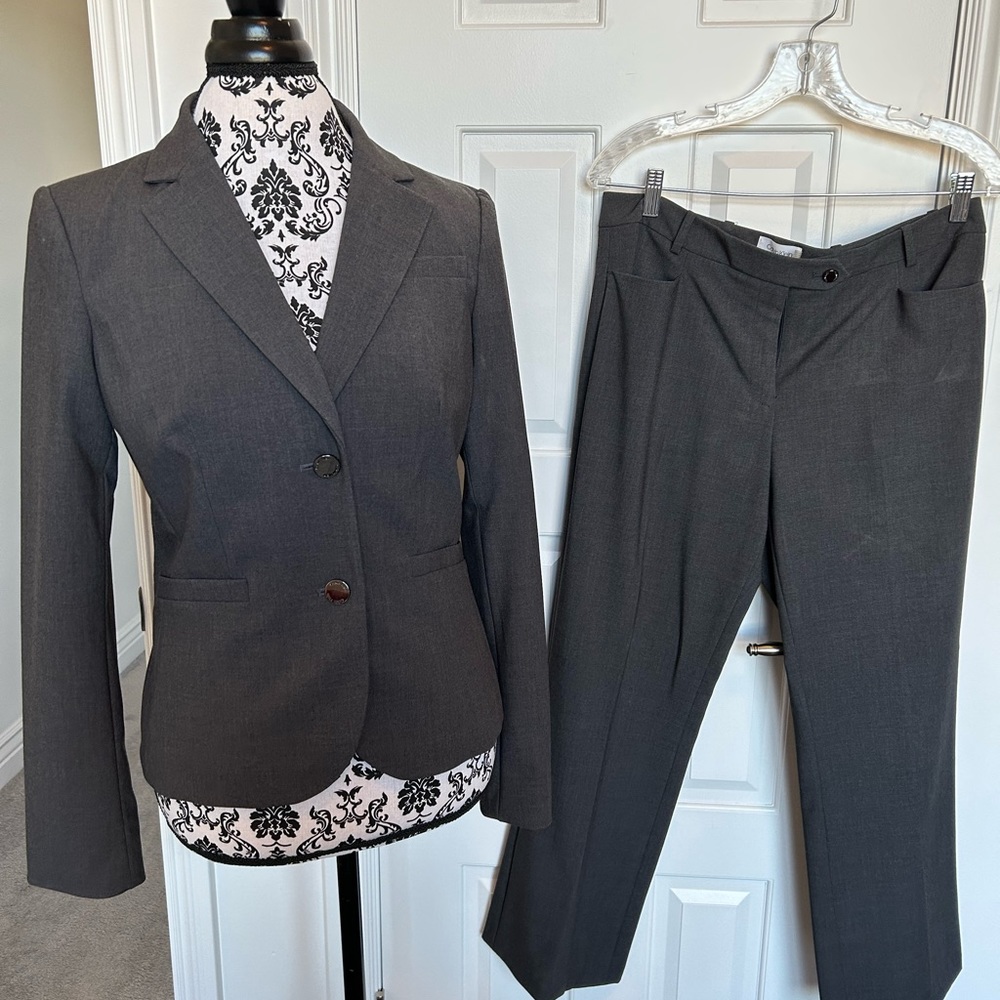 Calvin Klein Sz 8 classic gray suit READ DESCRIPTION!